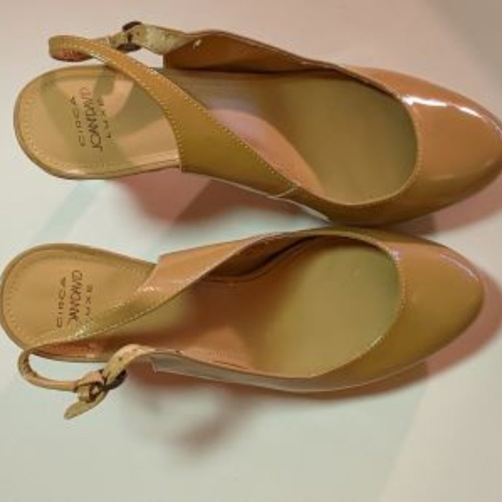 Circa Joan &David Luxe size 9.5 tan heels